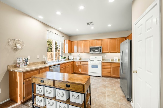 Detail Gallery Image 5 of 25 For 29288 Woodlea Ln, Menifee,  CA 92584 - 4 Beds | 2/1 Baths