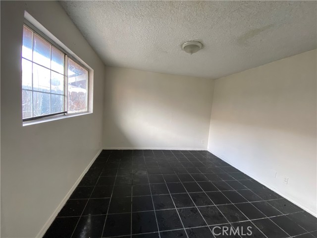 1108 Monterey Street, Bakersfield CA: https://media.crmls.org/medias/002b7148-e630-40fc-a669-6892a2afd0d3.jpg