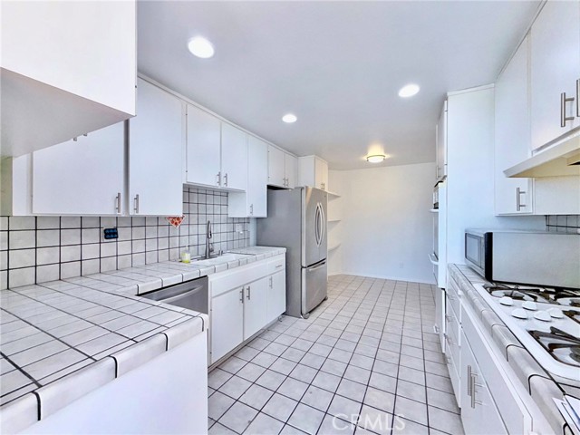 Detail Gallery Image 6 of 50 For 1129 Larrabee St #10,  West Hollywood,  CA 90069 - 2 Beds | 2 Baths