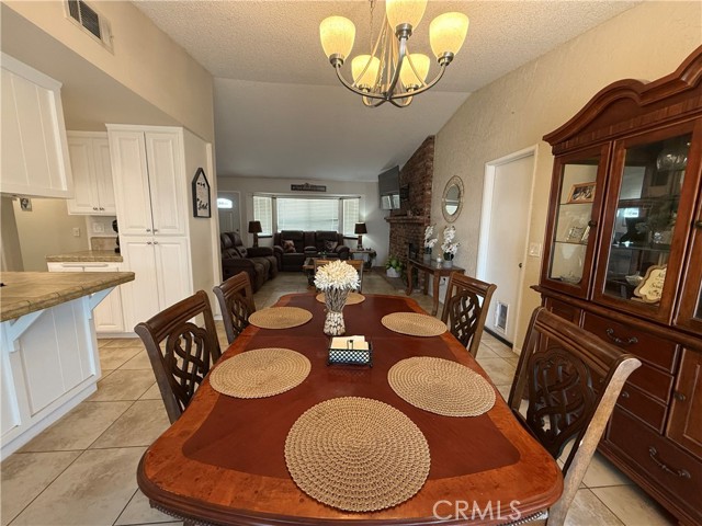 21275 Pocomoke Court, Apple Valley CA: https://media.crmls.org/medias/002ce740-4e9b-4250-a69e-164c8ff7fc5d.jpg