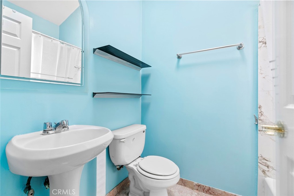 https://media.crmls.org/medias/002ceca6-2097-4d4c-be6c-d045a72409b3.jpg?preset=X-Large
