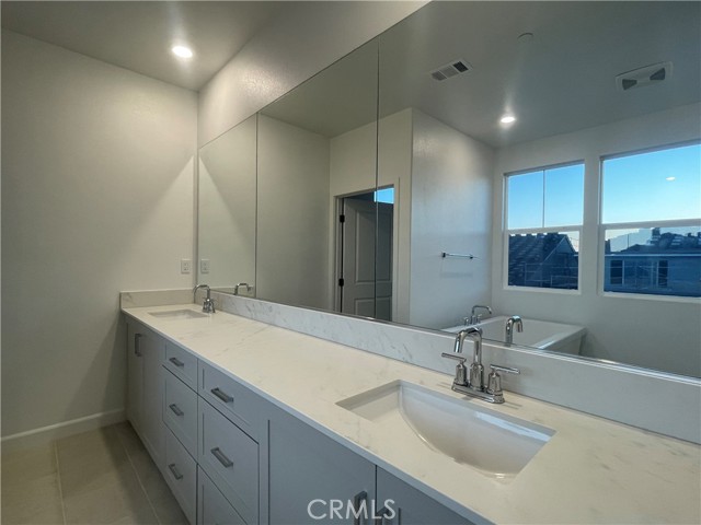 Detail Gallery Image 12 of 24 For 115 Metz, Oceanside,  CA 92057 - 4 Beds | 2/1 Baths