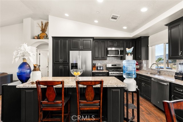 Detail Gallery Image 9 of 56 For 10779 Mills Rd, Apple Valley,  CA 92308 - 4 Beds | 3 Baths