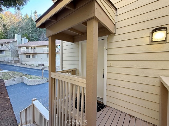 Detail Gallery Image 2 of 9 For 196 114 Rockledge Ln, Lake Arrowhead,  CA 92352 - 2 Beds | 1/1 Baths
