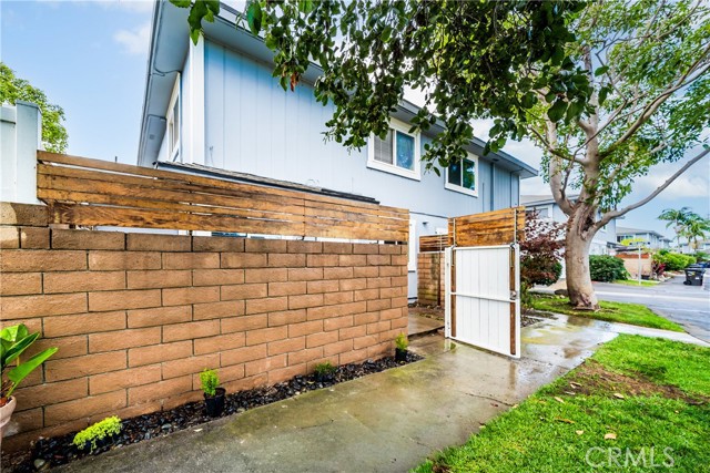 Detail Gallery Image 25 of 52 For 16396 Vista Roma, Huntington Beach,  CA 92649 - 2 Beds | 1 Baths