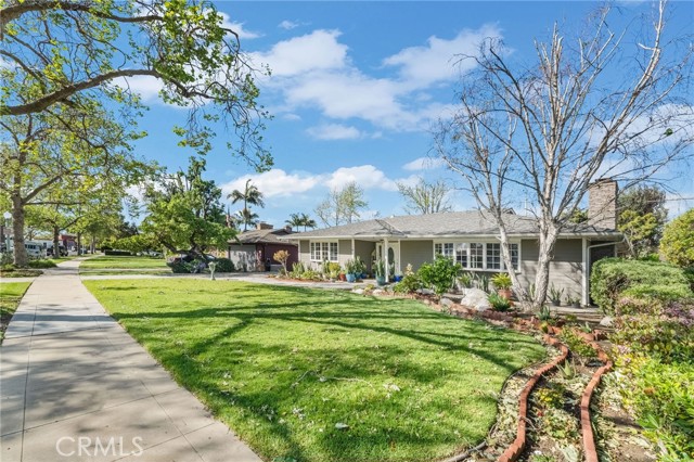 Detail Gallery Image 6 of 52 For 178 N Monterey Rd, Orange,  CA 92866 - 4 Beds | 4 Baths