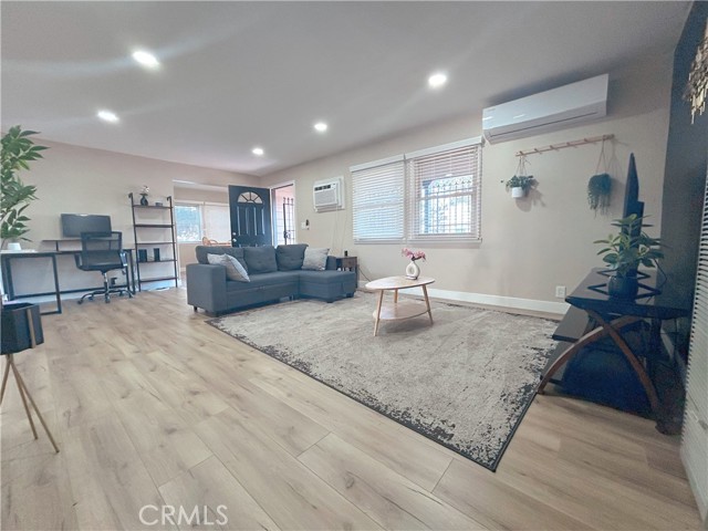 1125 E E st, Ontario CA: https://media.crmls.org/medias/002e6969-ebe9-4bfb-a2db-e6e48b7efe3f.jpg