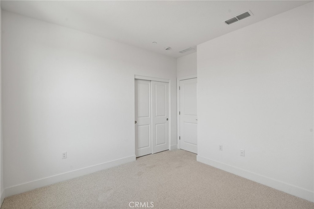 https://media.crmls.org/medias/002ec32e-4084-49ca-89a4-f1d7d94f7f01.jpg?preset=X-Large