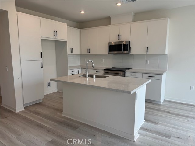 Detail Gallery Image 2 of 7 For 3260 South Coral Paseo, Ontario,  CA 91761 - 3 Beds | 2/1 Baths