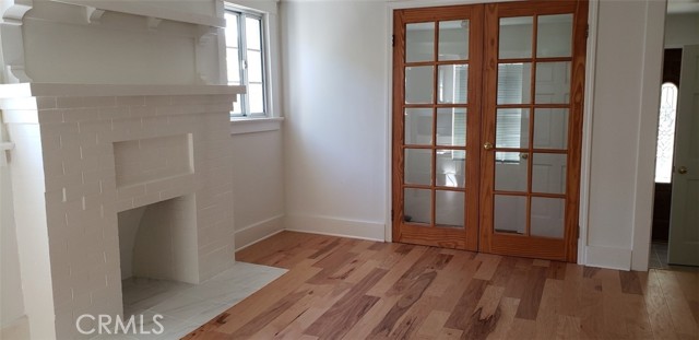 1128 N Commonwealth Avenue, Los Angeles CA: https://media.crmls.org/medias/002fb92d-b5eb-4603-8301-8007f7c66c2a.jpg