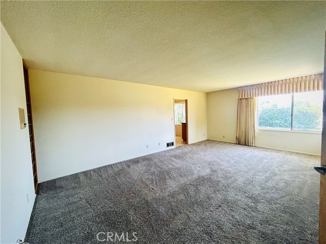2750 W Devonshire Avenue, Hemet CA: https://media.crmls.org/medias/003060ea-129d-4c35-b447-7af720dc162b.jpg