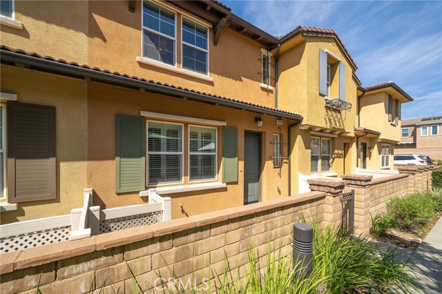 Detail Gallery Image 2 of 29 For 2846 E via Fiano, Ontario,  CA 91764 - 3 Beds | 2/1 Baths