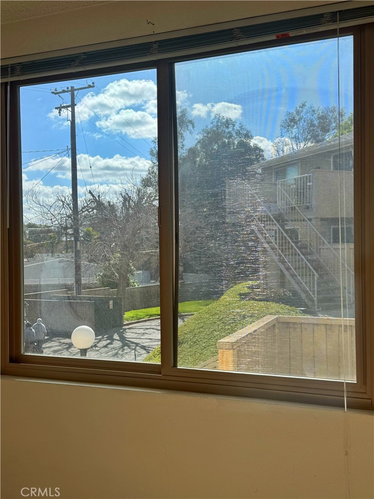 https://media.crmls.org/medias/0032b54b-a5ec-435a-9698-29b4829cd0db.jpg?preset=X-Large