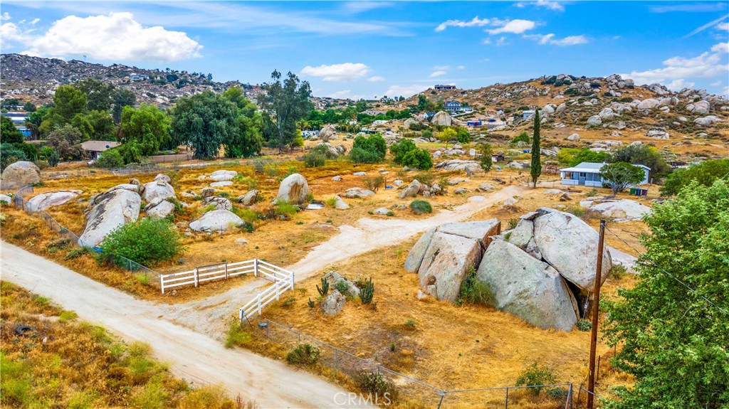 https://media.crmls.org/medias/00331168-e418-4630-b07b-d8a1cb93107f.jpg?preset=X-Large
