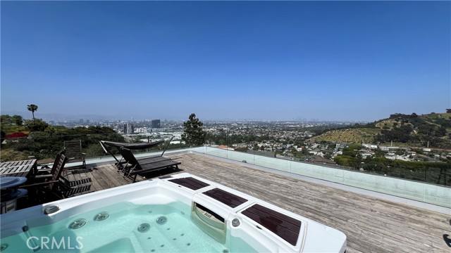 Detail Gallery Image 19 of 39 For 7015 Wrightcrest Dr, Culver City,  CA 90232 - 4 Beds | 6 Baths