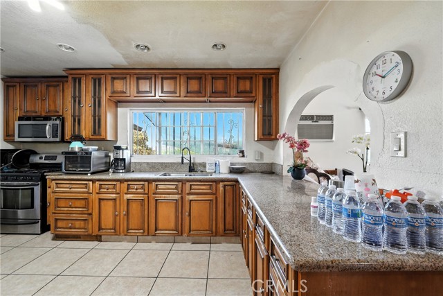 6178 Roy Street, Los Angeles CA: https://media.crmls.org/medias/0035da85-49f2-4b1f-9ff2-764de2ebacdc.jpg
