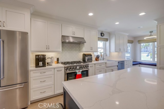627 7th Street, Huntington Beach CA: https://media.crmls.org/medias/0035e8b0-e1af-452c-abbb-3d98ca2e2dda.jpg