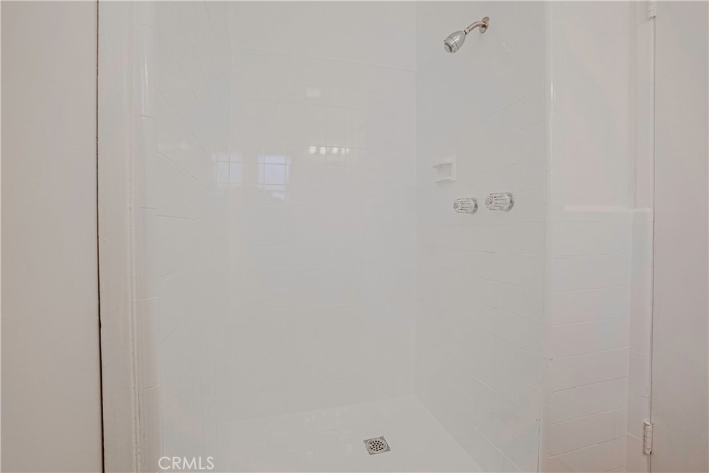 https://media.crmls.org/medias/00361520-e6d0-417e-843c-c4888175e6e1.jpg?preset=X-Large