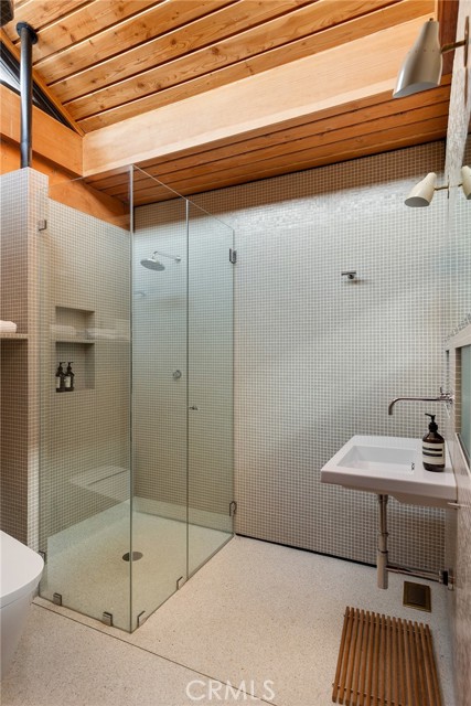 Detail Gallery Image 22 of 32 For 1515 N Tigertail, Los Angeles,  CA 90049 - 3 Beds | 2/1 Baths