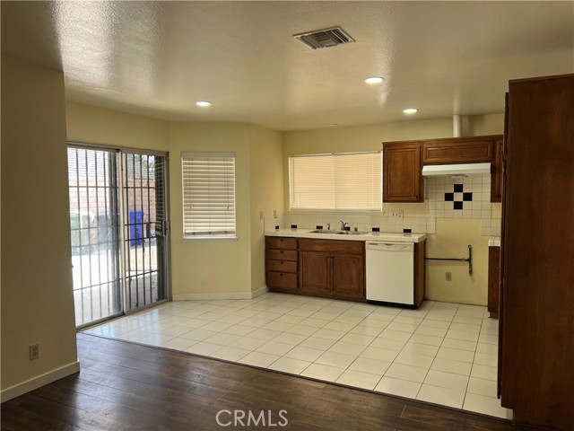 924 N Quince Avenue, Rialto CA: https://media.crmls.org/medias/00374d79-e754-4dfa-b583-02369bca119e.jpg