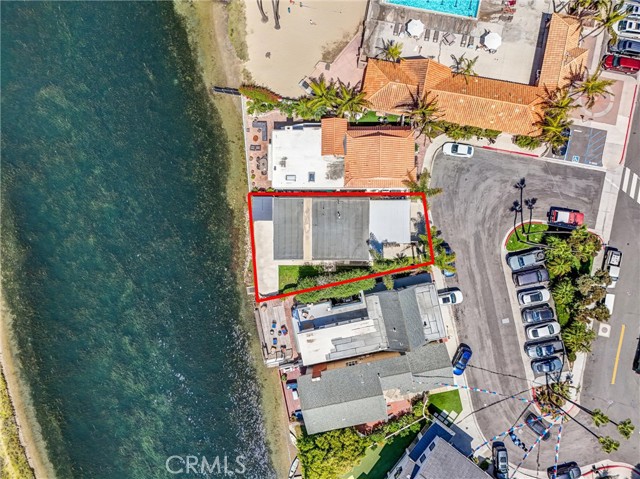 Detail Gallery Image 9 of 37 For 6 Canal Cir, Newport Beach,  CA 92663 - 4 Beds | 3 Baths