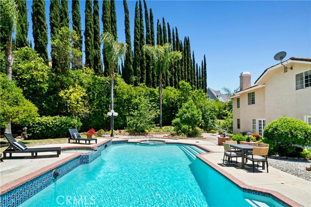 20147 Chapter Drive, Woodland Hills CA: https://media.crmls.org/medias/0037dc11-a1fe-4609-93dd-eb59054c2c2a.jpg