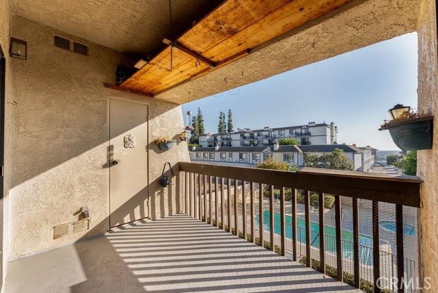 Detail Gallery Image 8 of 34 For 1460 E Willow St #302,  Signal Hill,  CA 90755 - 2 Beds | 2 Baths