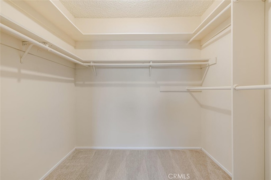 https://media.crmls.org/medias/00395ce0-cede-414e-accb-04b85353e121.jpg?preset=X-Large