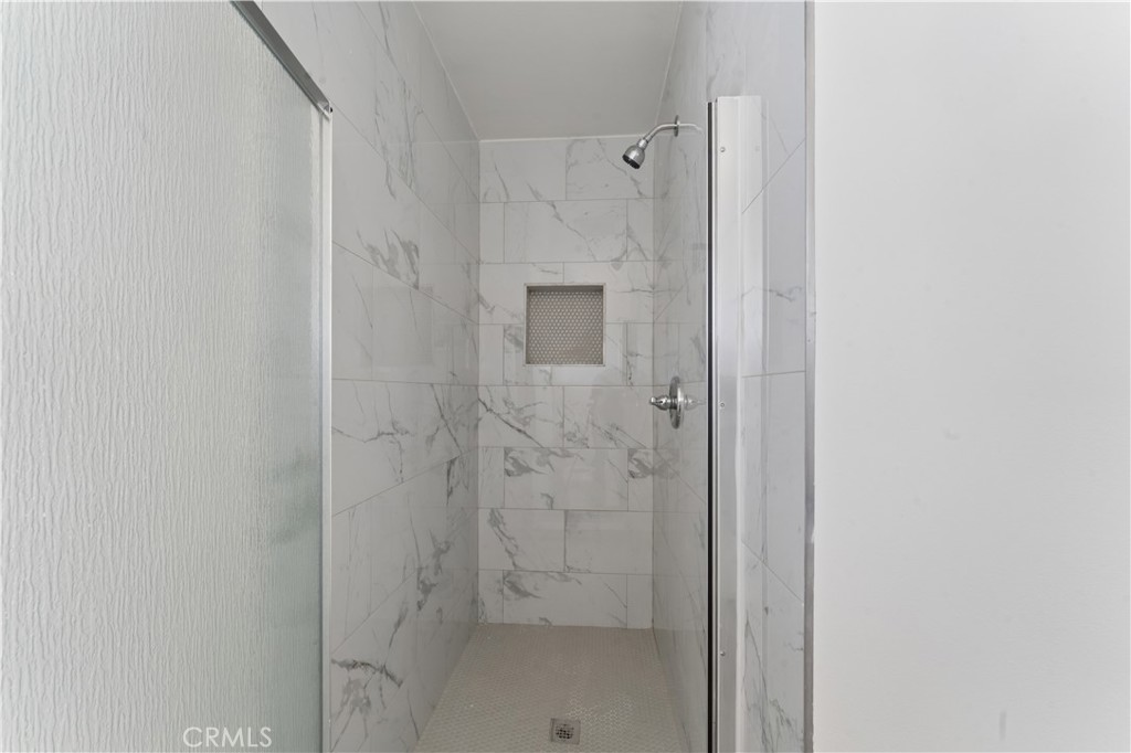 https://media.crmls.org/medias/00398287-3992-499d-8826-3d86188af0d3.jpg?preset=X-Large