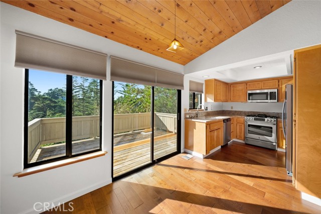 Detail Gallery Image 6 of 42 For 1779 Downing, Cambria,  CA 93428 - 3 Beds | 2/1 Baths