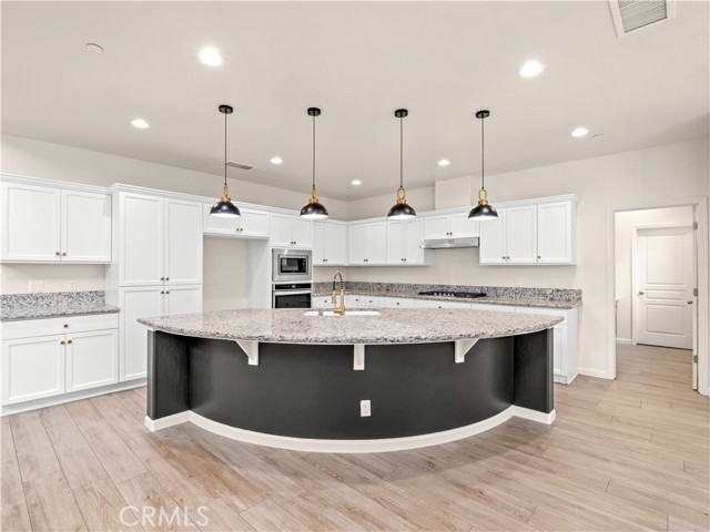 Detail Gallery Image 6 of 37 For 1040 San Marino, Clovis,  CA 93619 - 4 Beds | 3 Baths