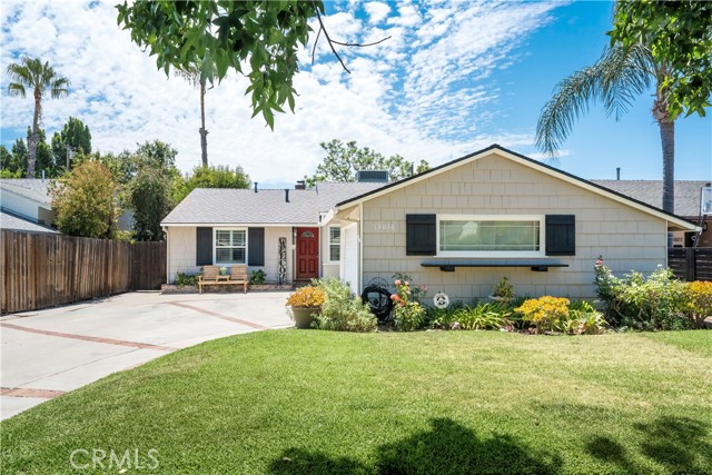 Detail Gallery Image 1 of 1 For 13016 Erwin St, Van Nuys,  CA 91401 - 5 Beds | 3 Baths