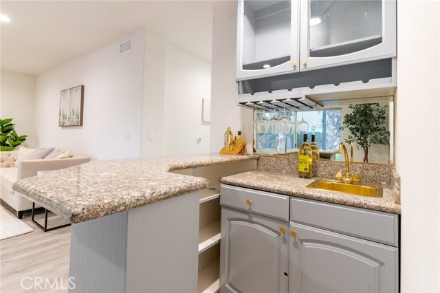 Detail Gallery Image 21 of 61 For 19300 Yolie Ln, Tarzana,  CA 91356 - 5 Beds | 3/1 Baths