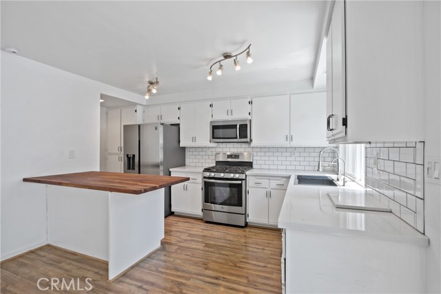 26398 Waterford Circle, Lake Forest CA: https://media.crmls.org/medias/003e1117-91a5-4f31-b04b-b20b47b29740.jpg