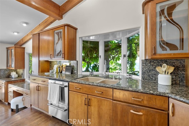 3550 Coolheights Drive, Rancho Palos Verdes CA: https://media.crmls.org/medias/003e4ad9-a4e3-4d57-a6ce-9e879b66e87e.jpg
