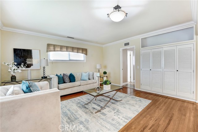 111 E Magna Vista Avenue, Arcadia CA: https://media.crmls.org/medias/003eac37-1e30-4c68-9715-fedb31c53d46.jpg