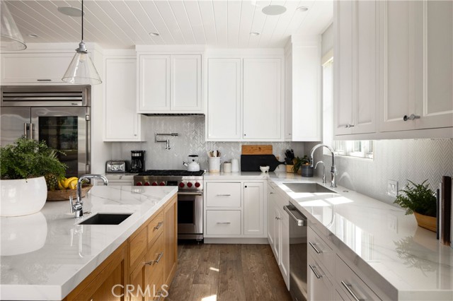 Detail Gallery Image 11 of 65 For 400 40th Street, Newport Beach,  CA 92663 - 7 Beds | 6/2 Baths