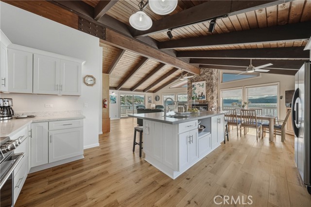 Detail Gallery Image 7 of 61 For 10165 Lakeshore, Clearlake,  CA 95422 - 4 Beds | 3 Baths