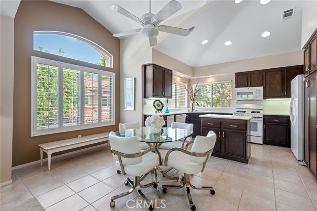 Detail Gallery Image 13 of 32 For 494 Bannister Way #B,  Simi Valley,  CA 93065 - 2 Beds | 2 Baths