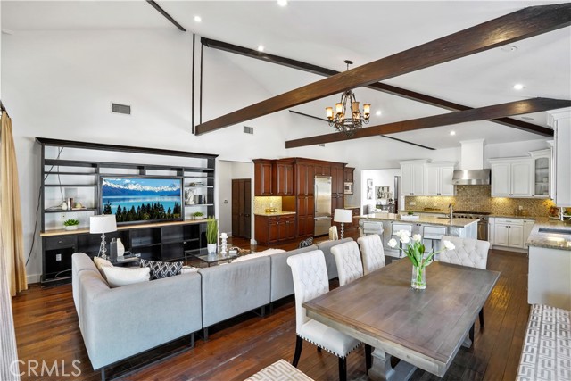 22953 Oxnard Street photo 2