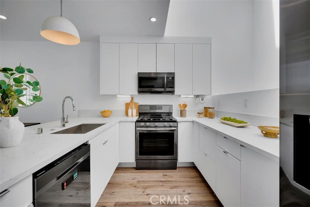 Detail Gallery Image 9 of 27 For 6919 Knowlton Place, Los Angeles,  CA 90045 - 3 Beds | 4 Baths