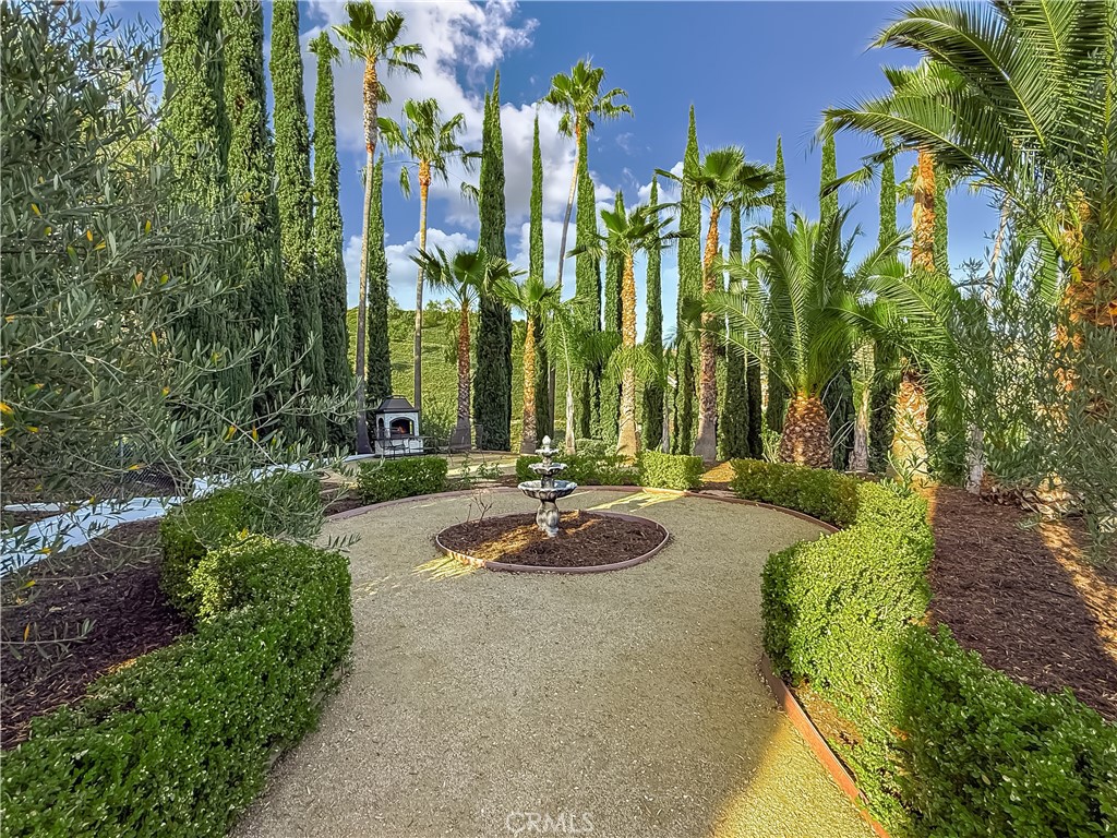 https://media.crmls.org/medias/00425d10-f2a0-4eb4-9e54-9532678cb208.jpg?preset=X-Large