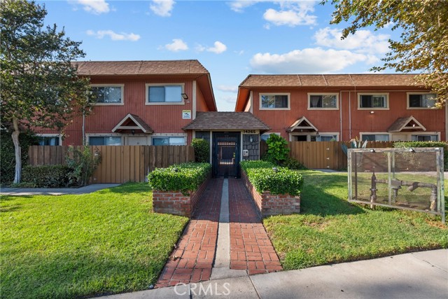 14265 Terra Bella St, Panorama City CA: https://media.crmls.org/medias/0042c1d6-125b-4efc-903c-58444e8d49af.jpg