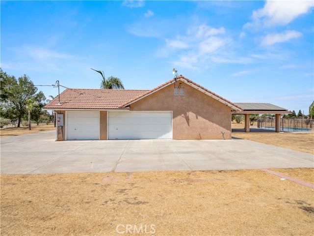 16099 Karen Road, Madera CA: https://media.crmls.org/medias/0042f08a-38d3-41f8-ac6e-363bc44c6792.jpg