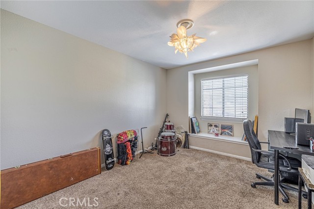 13290 Riverview Drive, Victorville CA: https://media.crmls.org/medias/00432930-e0b8-41b7-88ed-11f7dfe6a87b.jpg