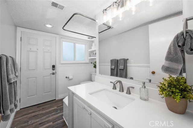 3272 Woodstock Road, Los Alamitos CA: https://media.crmls.org/medias/0044b8d4-554a-4ea4-9a3e-9f301e8bb6ba.jpg