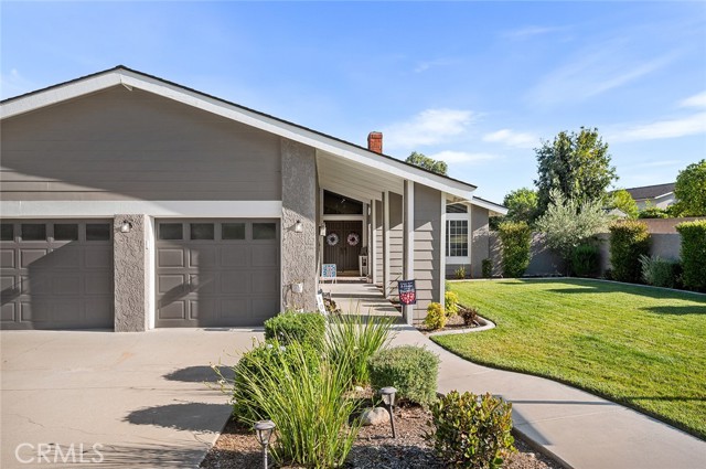 1092 Deborah Street, Upland CA: https://media.crmls.org/medias/004529e4-327d-4e1d-9078-402d9f0ba2d4.jpg