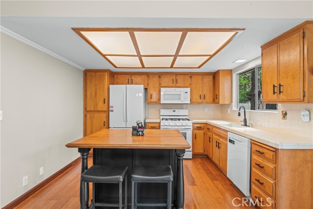 1381 Blackfoot W Trail, Lake Arrowhead CA: https://media.crmls.org/medias/0046199f-34ff-4d87-b45e-98784e501bce.jpg