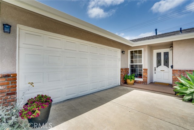 5272 Caliente Drive, Huntington Beach CA: https://media.crmls.org/medias/00462c30-2605-4d68-9dce-3aa0eb90e0ae.jpg