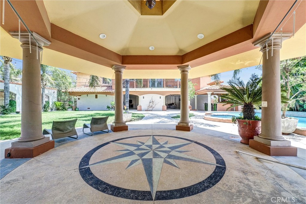 https://media.crmls.org/medias/00463f54-a592-49d8-9dfd-55d395957b3b.jpg?preset=X-Large
